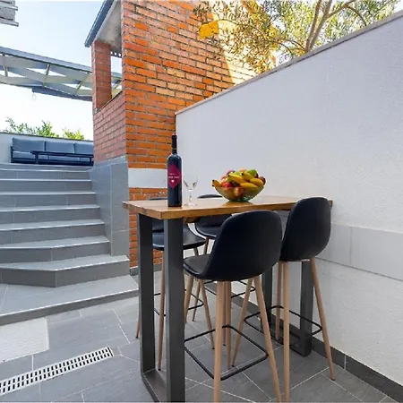 Spacious Family Aria Apartment Trogir